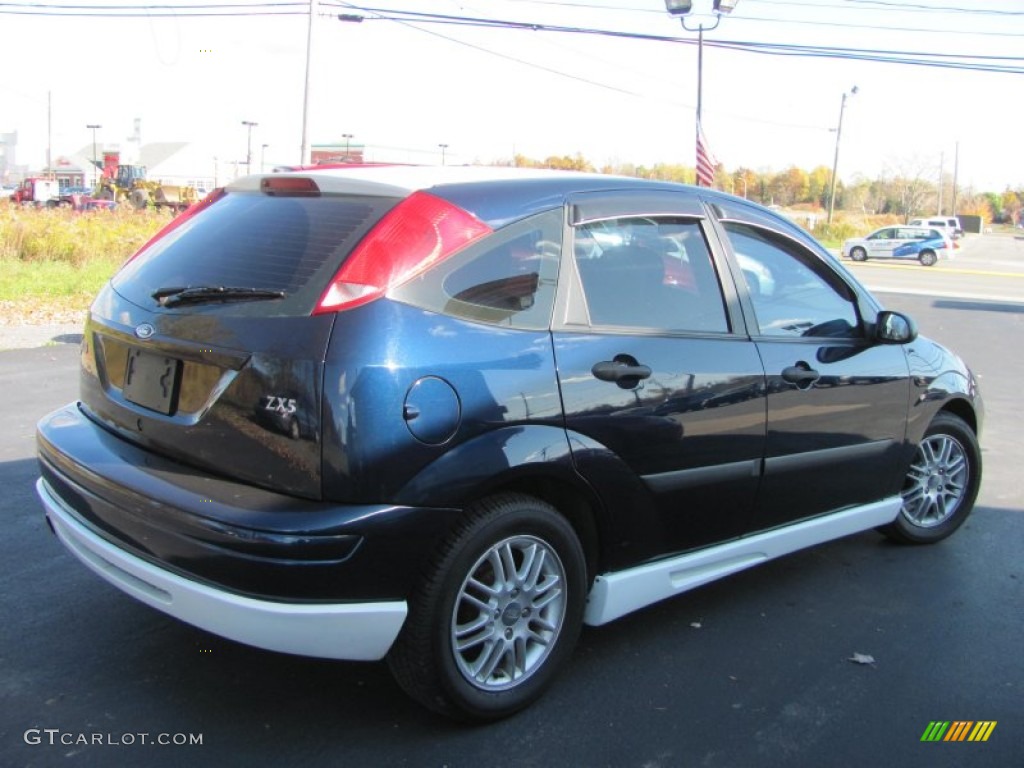 2003 Focus ZX5 Hatchback - Twilight Blue Metallic / Medium Graphite photo #2