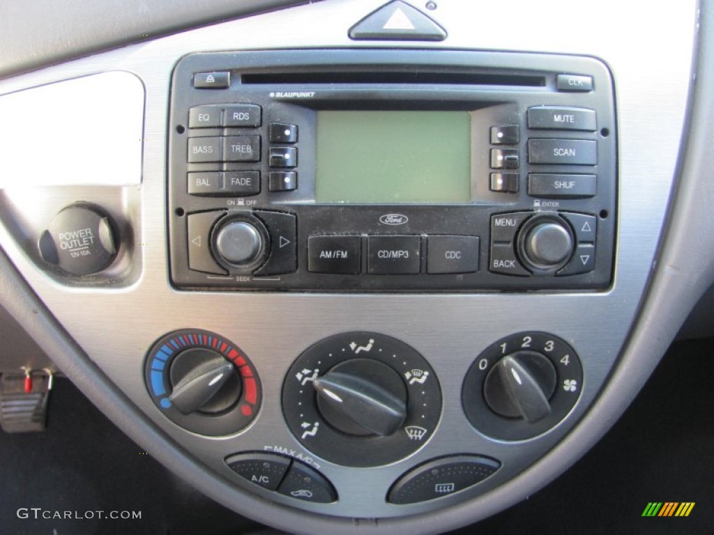 2003 Ford Focus ZX5 Hatchback Audio System Photos