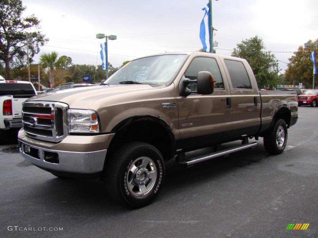 2005 F250 Super Duty Lariat Crew Cab 4x4 - Arizona Beige Metallic / Tan photo #4