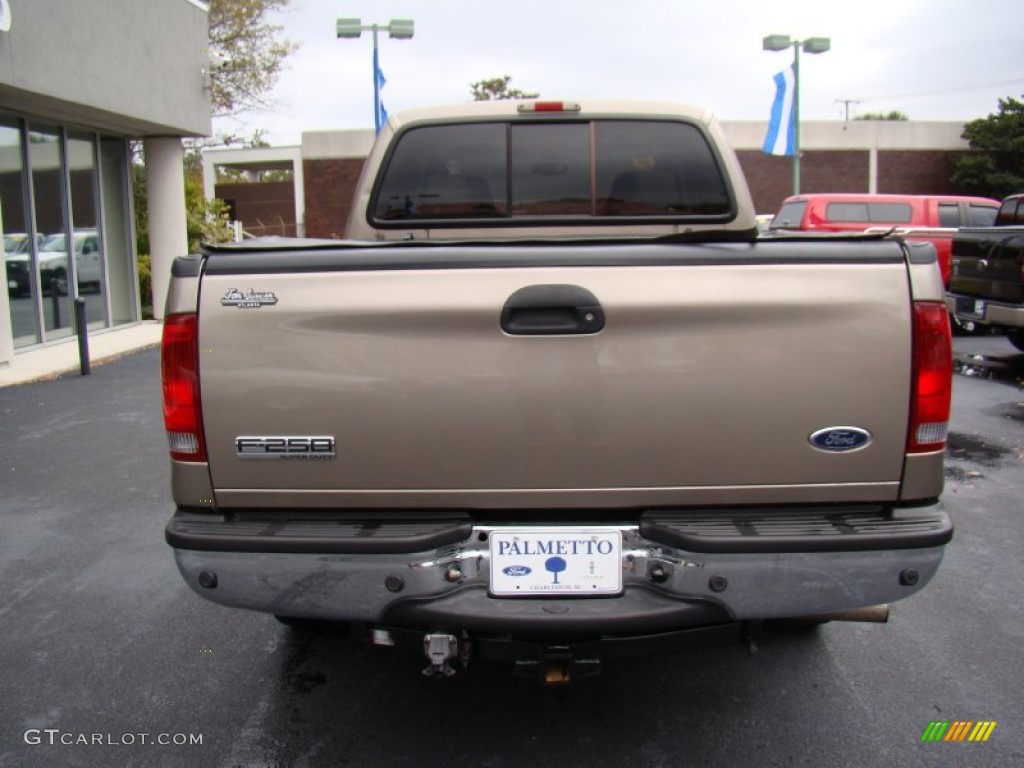 2005 F250 Super Duty Lariat Crew Cab 4x4 - Arizona Beige Metallic / Tan photo #7
