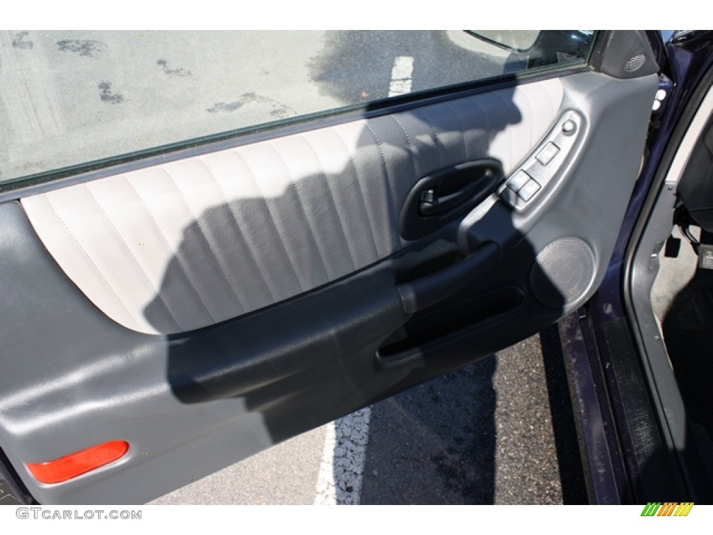 2001 Pontiac Grand Prix GT Coupe Door Panel Photos