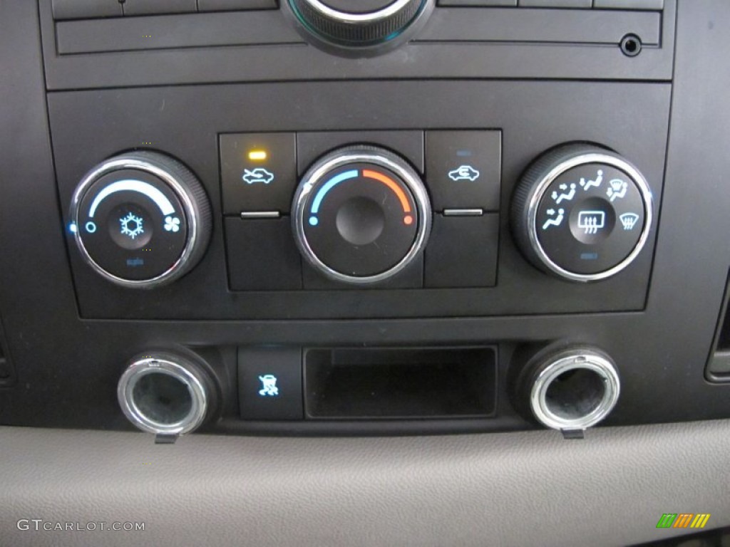 2007 Chevrolet Silverado 1500 LT Crew Cab Controls Photo #56174345