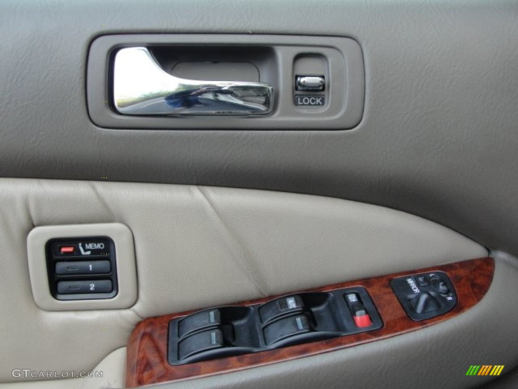 2000 Acura RL 3.5 Sedan Controls Photo #56174894