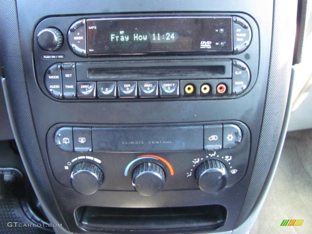 2006 Dodge Caravan SE Audio System Photos
