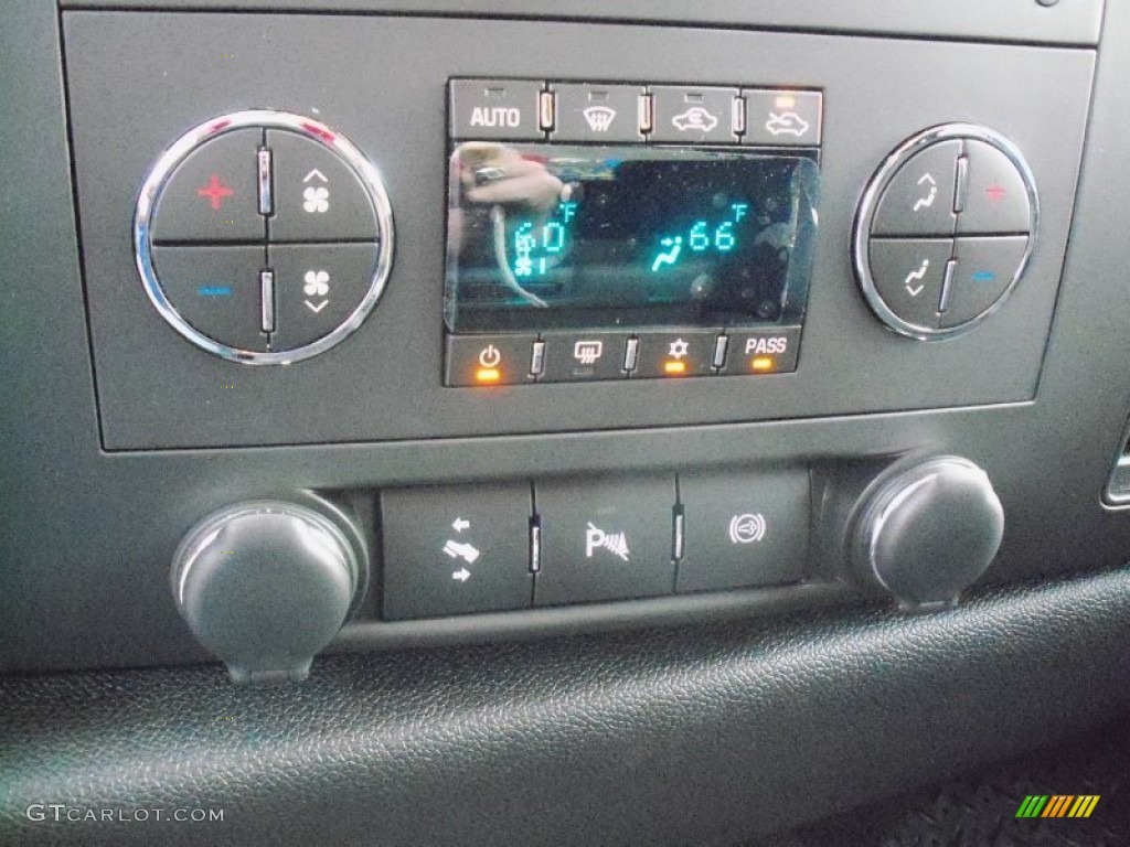 2011 Chevrolet Silverado 3500HD LT Extended Cab 4x4 Dually Controls Photos