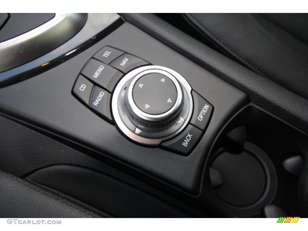 2012 BMW 1 Series 135i Convertible Controls Photos