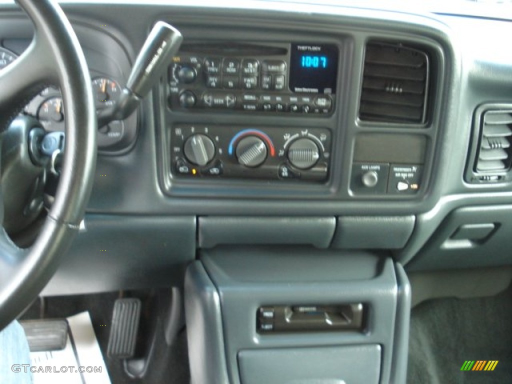 2002 Silverado 2500 LS Extended Cab 4x4 - Onyx Black / Graphite photo #22