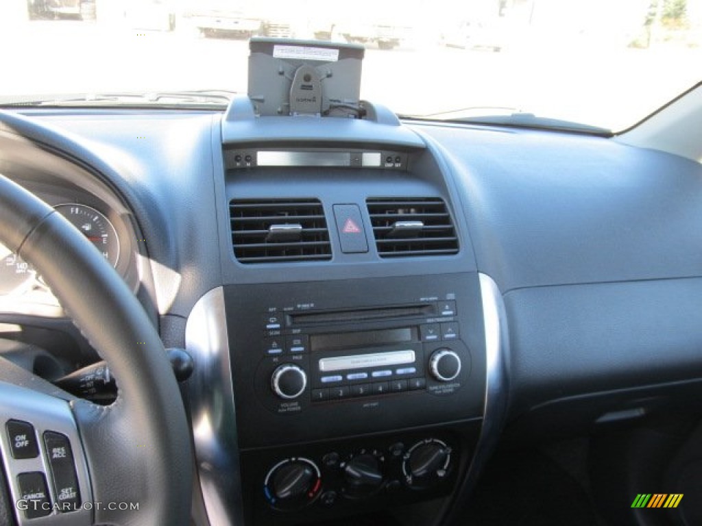 2009 SX4 Crossover Technology - Sunlight Copper Metallic / Black photo #10