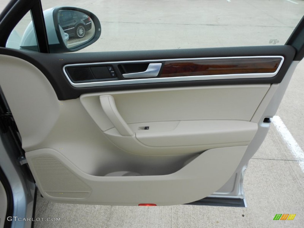 2012 Volkswagen Touareg TDI Lux 4XMotion Cornsilk Beige Door Panel Photo #56200316