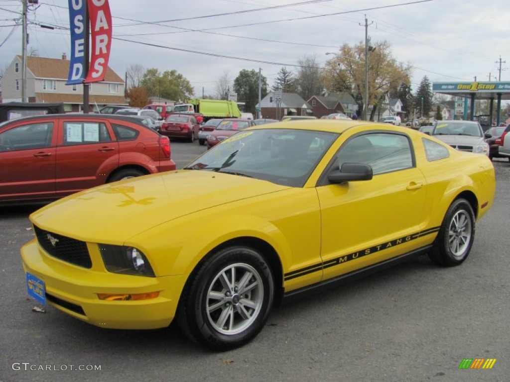 2005 Mustang V6 Deluxe Coupe - Screaming Yellow / Light Graphite photo #1