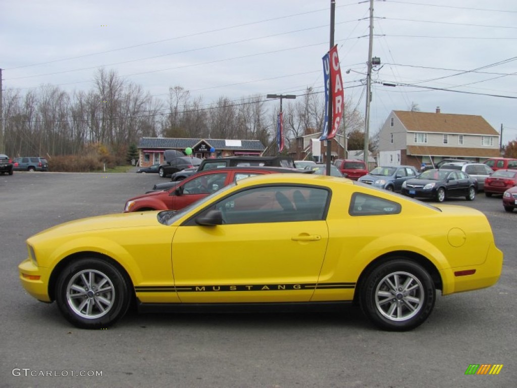 2005 Mustang V6 Deluxe Coupe - Screaming Yellow / Light Graphite photo #4