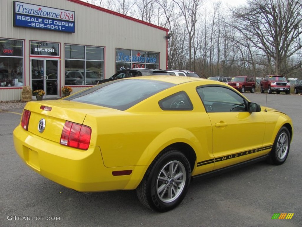 2005 Mustang V6 Deluxe Coupe - Screaming Yellow / Light Graphite photo #13