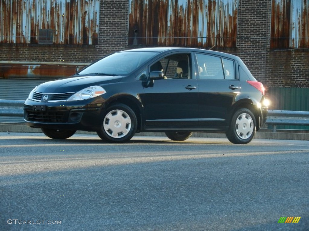 2008 Versa 1.8 S Hatchback - Super Black / Charcoal photo #1