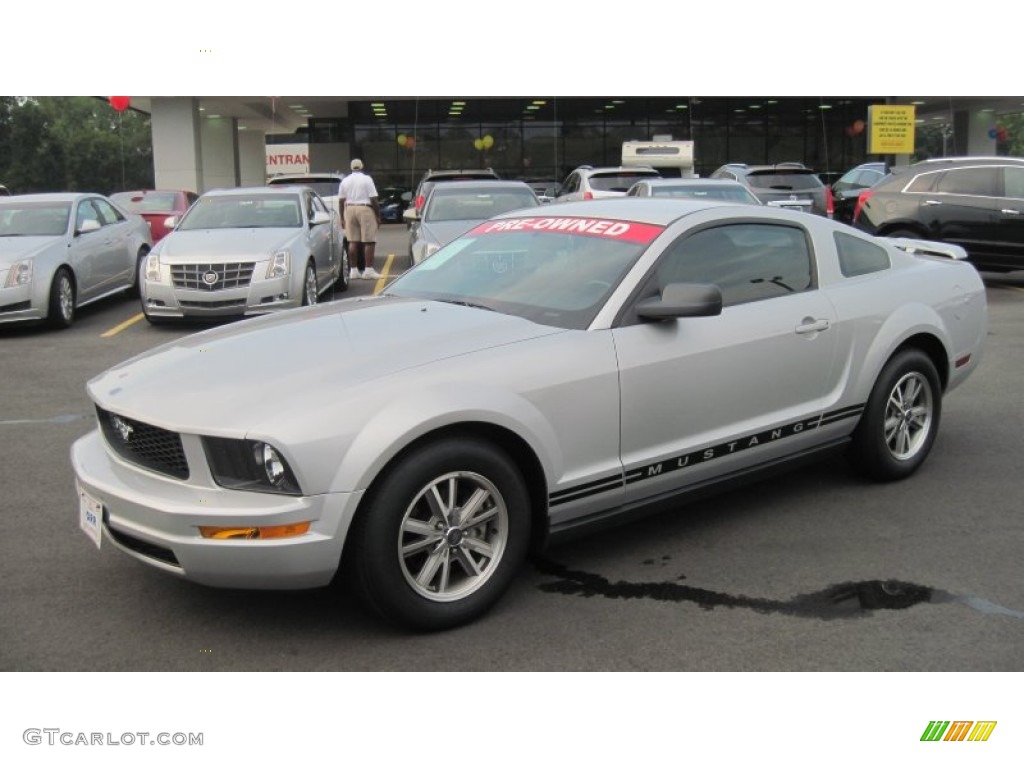 2005 Mustang V6 Premium Coupe - Satin Silver Metallic / Dark Charcoal photo #1