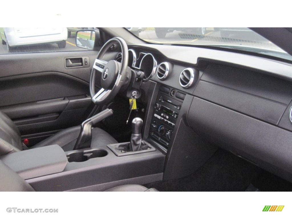 2005 Mustang V6 Premium Coupe - Satin Silver Metallic / Dark Charcoal photo #17