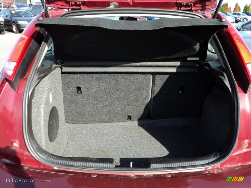 2006 Ford Focus ZX3 SES Hatchback Trunk Photos