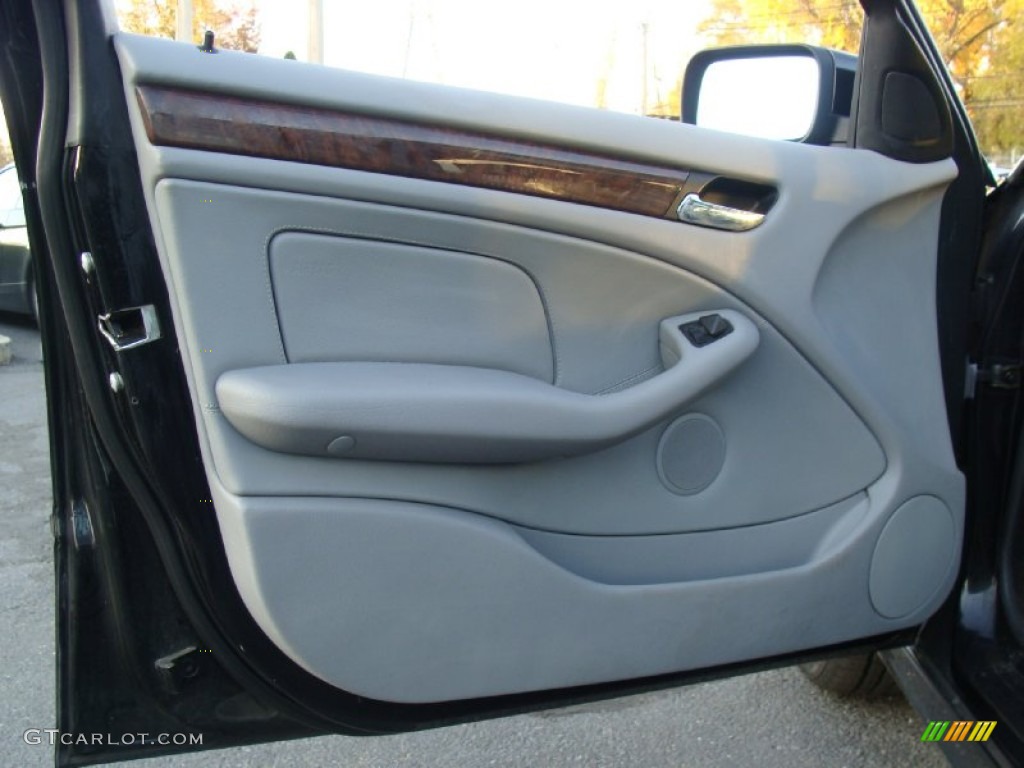 2004 3 Series 325xi Sedan - Jet Black / Grey photo #10