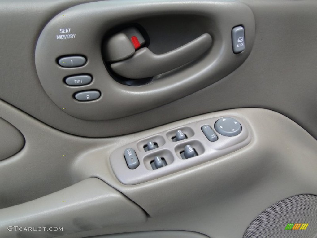 2003 Pontiac Bonneville SSEi Controls Photo #56208917