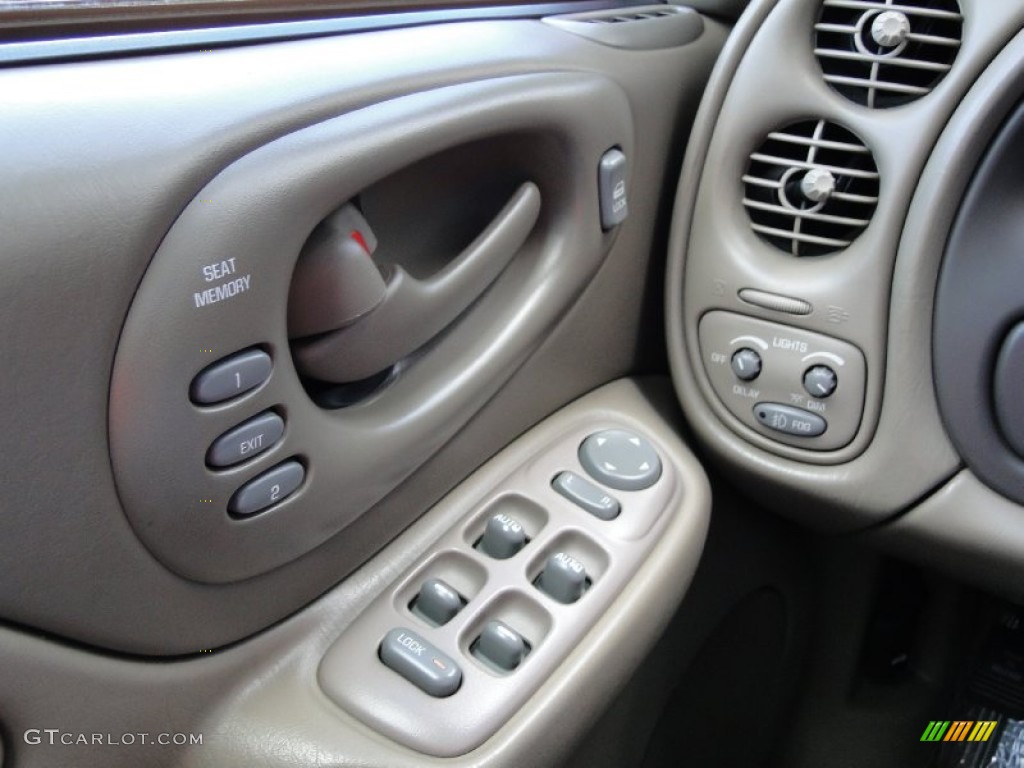 2003 Pontiac Bonneville SSEi Controls Photo #56208926