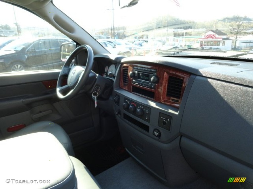 2006 Ram 1500 SLT Regular Cab 4x4 - Black / Medium Slate Gray photo #16