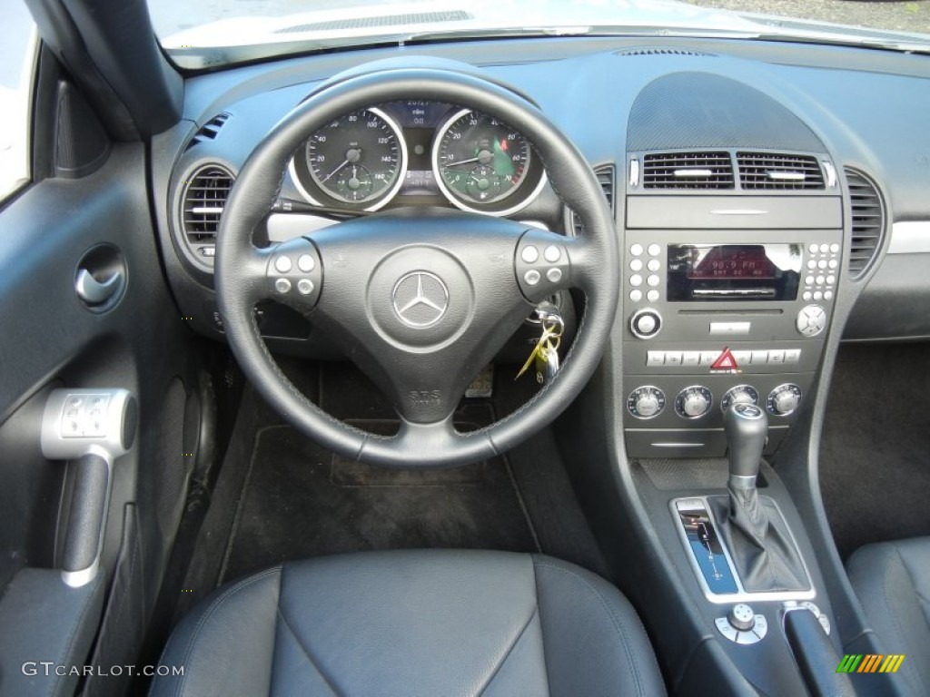 2007 Mercedes-Benz SLK 350 Roadster Black Steering Wheel Photo #56209511