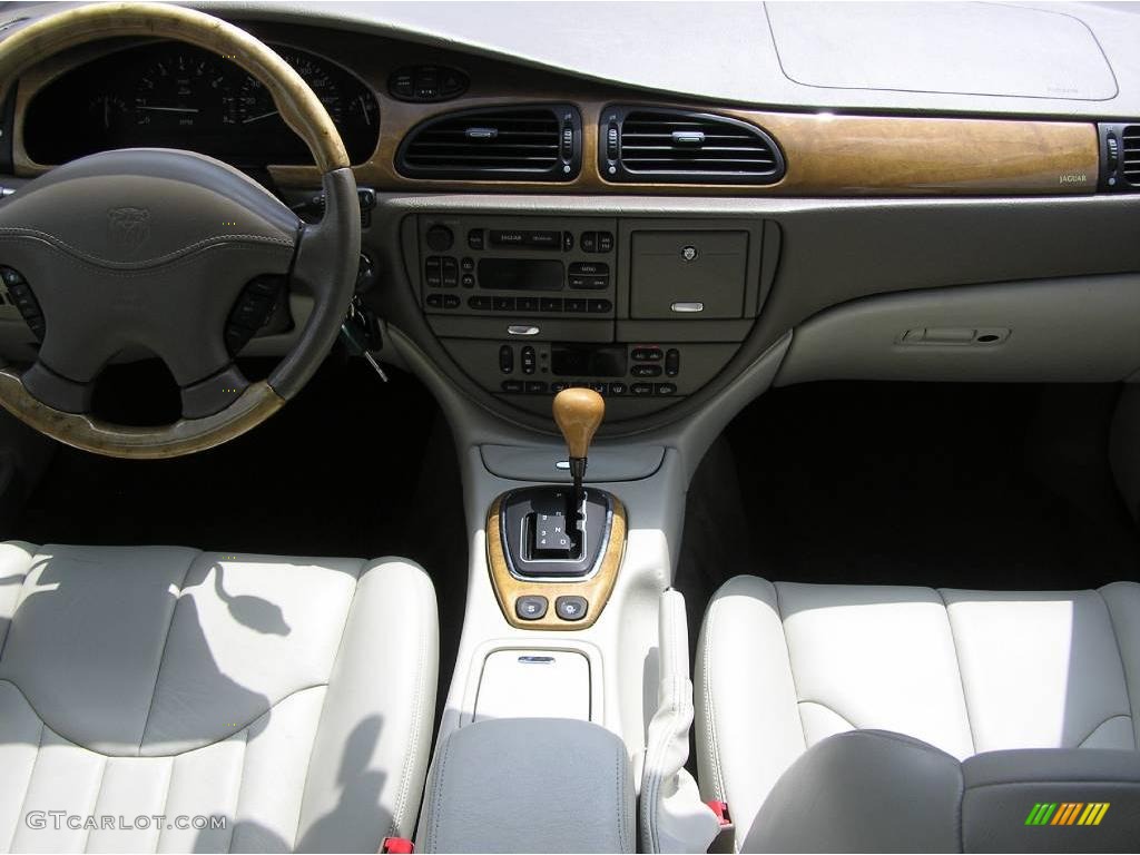 2002 S-Type 3.0 - Sapphire Blue Metallic / Ivory photo #20