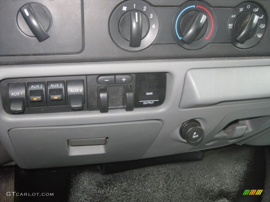 2007 Ford F250 Super Duty XLT SuperCab 4x4 Controls Photo #56211455