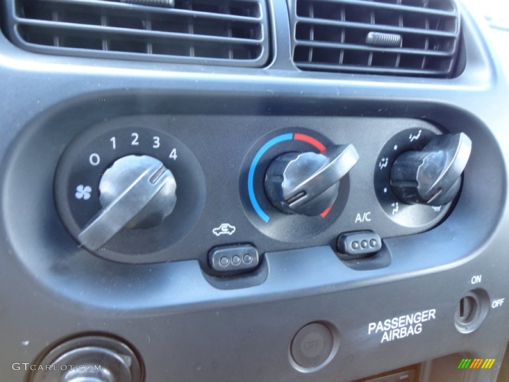 2004 Nissan Frontier XE King Cab Desert Runner Controls Photo #56212037