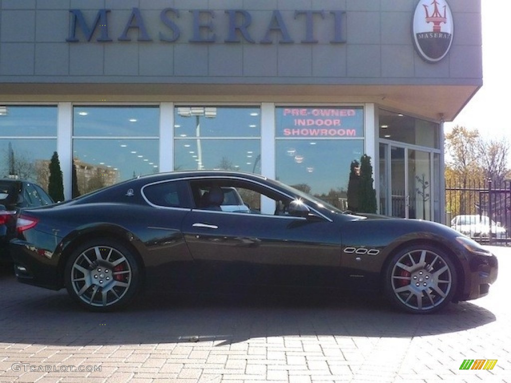 Nero Carbonio (Black) Maserati GranTurismo