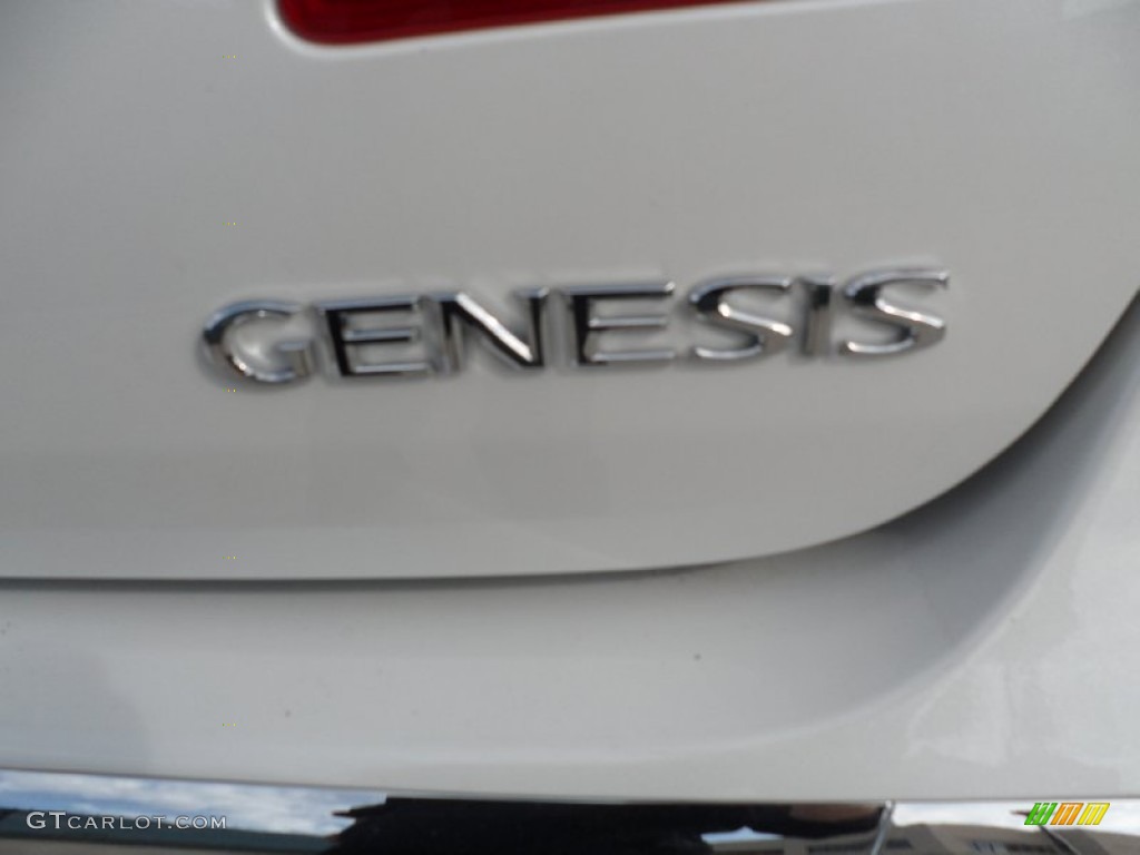 2012 Hyundai Genesis 3.8 Sedan Marks and Logos Photos