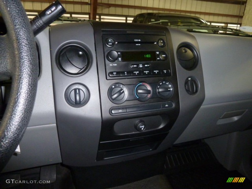 2007 Ford F150 STX Regular Cab 4x4 Controls Photo #56231915