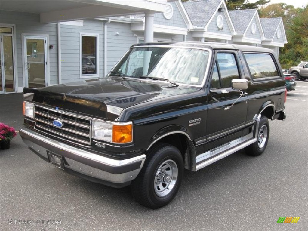 1990 Black Ford Bronco Custom 4x4 56231588 Photo 2