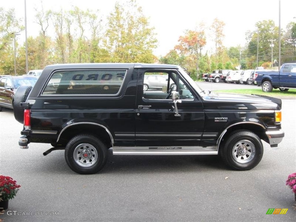 Raven Black 1990 Ford Bronco Custom 4x4 Exterior Photo #56232785