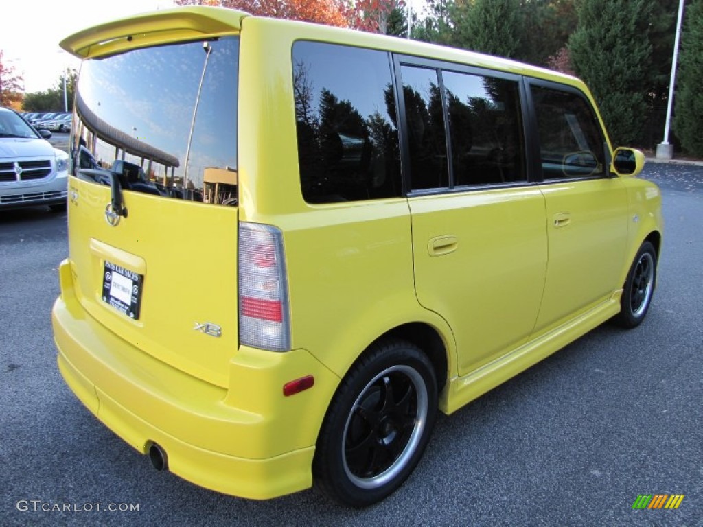 2005 xB  - Solar Yellow / Dark Charcoal photo #3