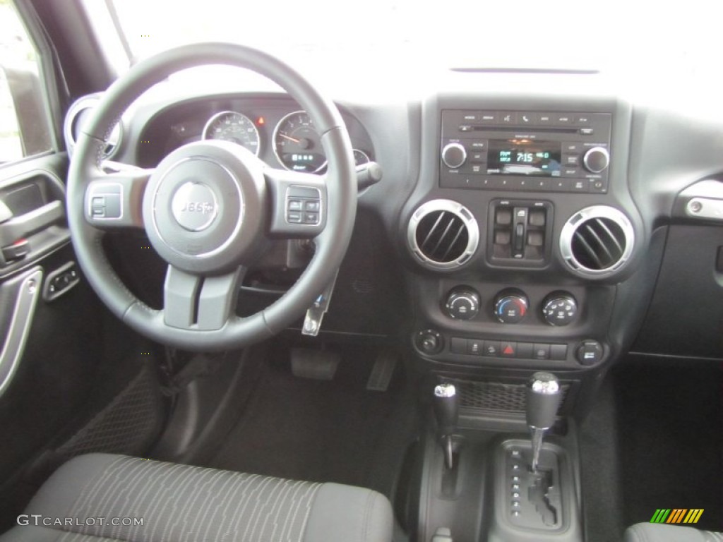 2011 Jeep Wrangler Unlimited Rubicon 4x4 Black Dashboard Photo #56247620