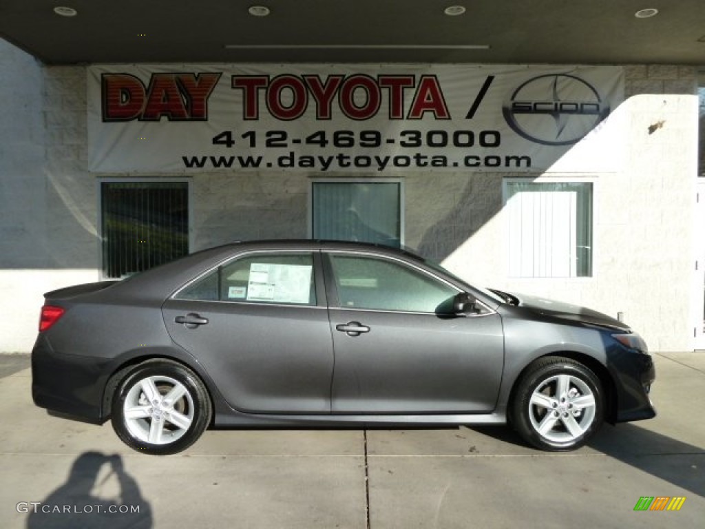 2012 Camry SE - Magnetic Gray Metallic / Black photo #1