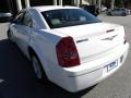 Bright White - 300 Touring Photo No. 15