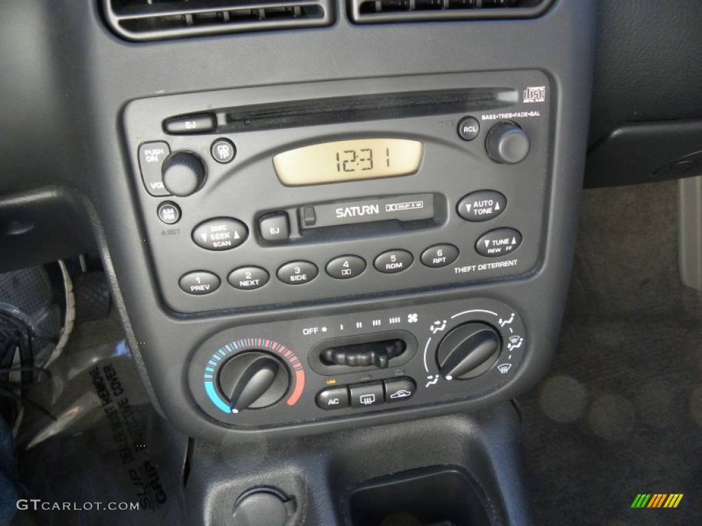 2002 Saturn S Series SC2 Coupe Controls Photo #56260469