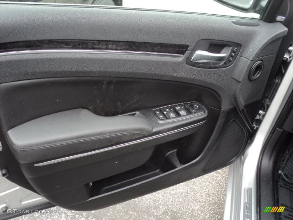 2012 Chrysler 300 C AWD Door Panel Photos
