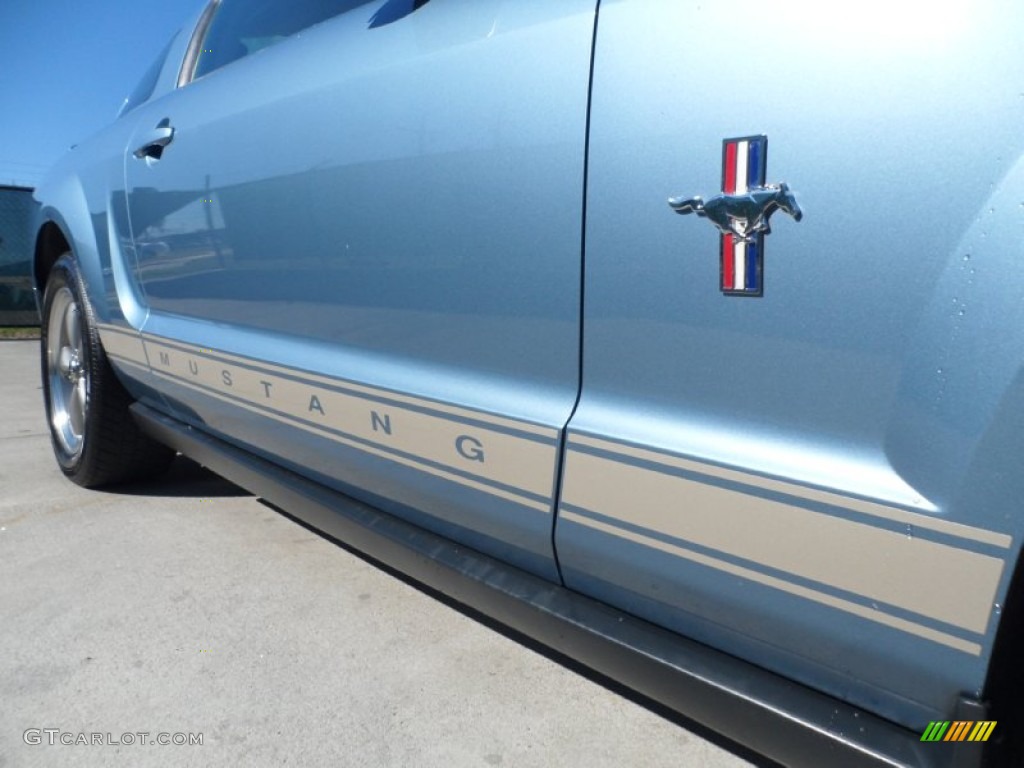 2006 Mustang V6 Premium Coupe - Windveil Blue Metallic / Light Parchment photo #15