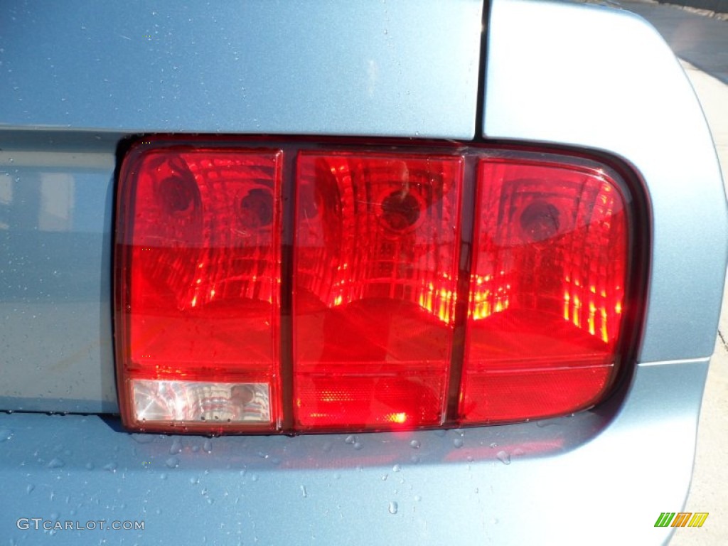 2006 Mustang V6 Premium Coupe - Windveil Blue Metallic / Light Parchment photo #17