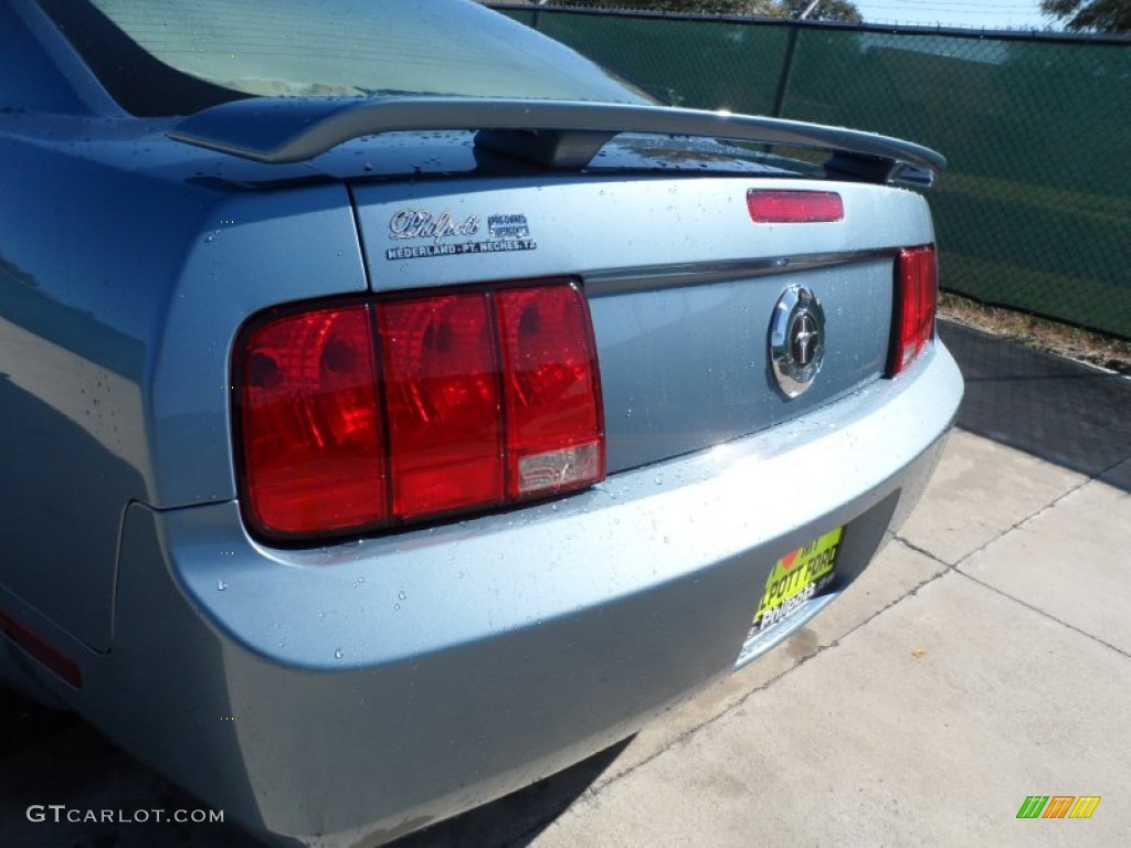 2006 Mustang V6 Premium Coupe - Windveil Blue Metallic / Light Parchment photo #19