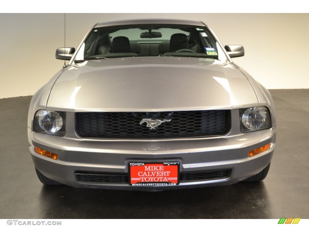 2006 Mustang V6 Deluxe Coupe - Tungsten Grey Metallic / Dark Charcoal photo #2