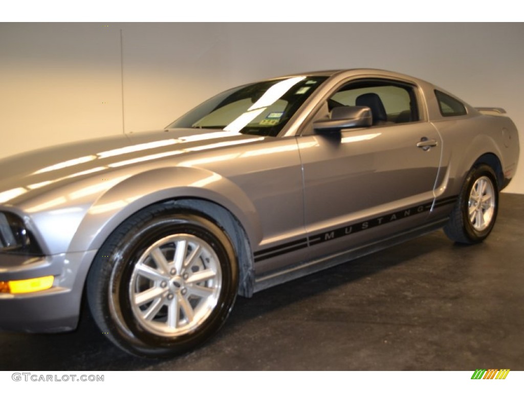 2006 Mustang V6 Deluxe Coupe - Tungsten Grey Metallic / Dark Charcoal photo #7