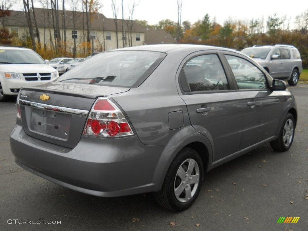 2010 Aveo LT Sedan - Medium Gray / Charcoal photo #2