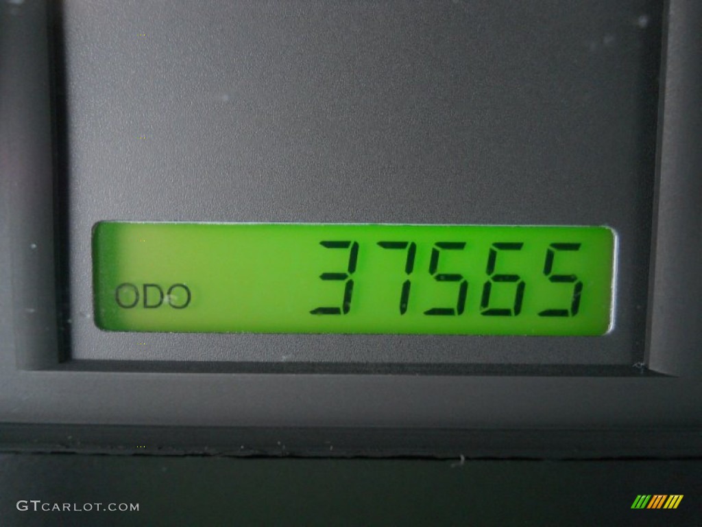 2010 Aveo LT Sedan - Medium Gray / Charcoal photo #3