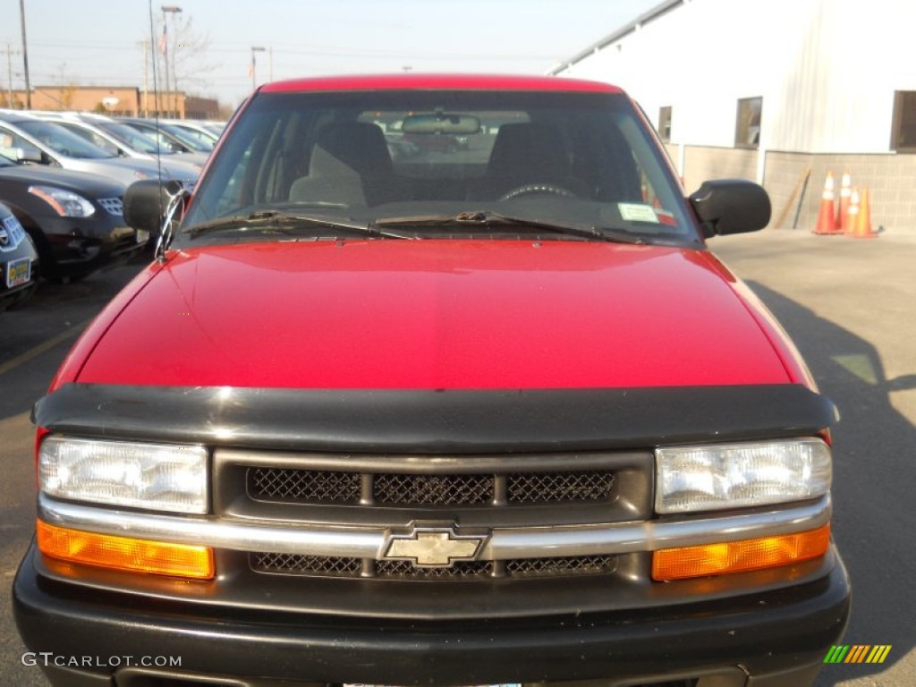 2002 S10 Extended Cab 4x4 - Victory Red / Graphite photo #13