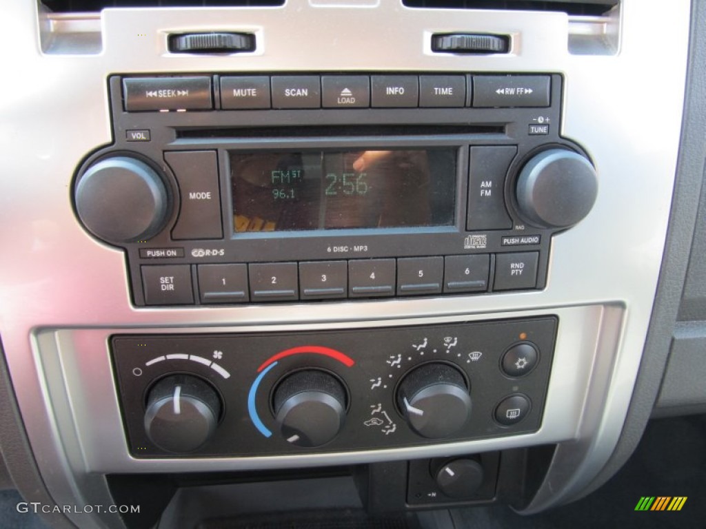 2005 Dodge Dakota Laramie Club Cab 4x4 Audio System Photo #56288079