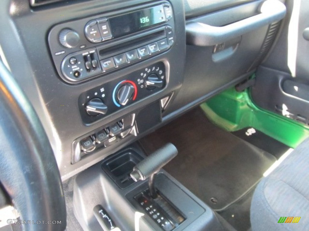 2004 Wrangler Unlimited 4x4 - Electric Lime Green Pearl / Dark Slate Gray photo #13