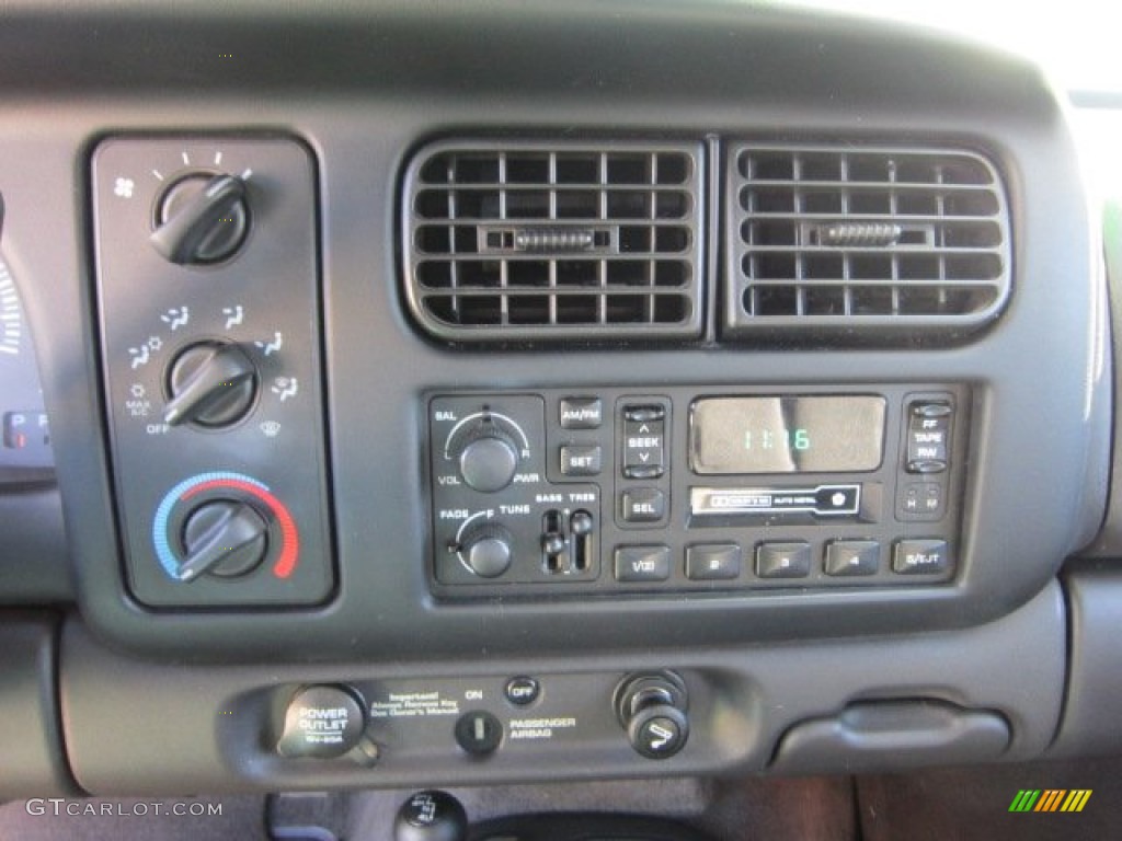 1998 Dakota SLT Extended Cab 4x4 - Black / Agate photo #23